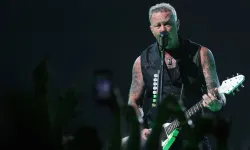 Metallica, James Hetfield'ın Covid-19 testi pozitif çıkması nedeniyle konseri erteledi