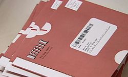 Netflix, kırmızı zarf döneminin sonunu işaret ederek DVD kiralama işini kapatıyor