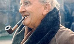 John Ronald Reuel Tolkien, en ünlü yazarlarından biridir