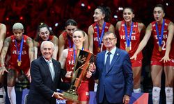 Avrupa şampiyonu "Filenin Sultanları" kupasını aldı