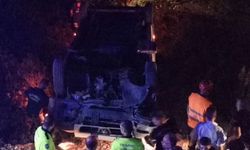 Manisa'da işçileri taşıyan servisin devrilmesi sonucu 11 kişi yaralandı