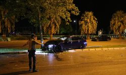 İzmir'de otomobil ile çarpışan motosikletteki kurye hayatını kaybetti