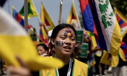 Hindistan'da yaşayan Tibetliler Çin'in G20 Zirvesi'ne katılmasına karşı protesto düzenledi