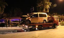 Denizli'de ağaca ve aydınlatma direğine çarpan hafif ticari araçtaki 2 kişi öldü