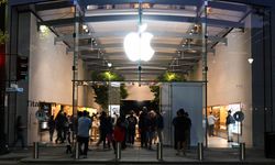 California'da Apple'ın yeni telefonu iPhone 15'in satışı başladı