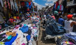 Kenya'da ikinci el giyim ürünlerinin satıldığı Gikomba Pazarı
