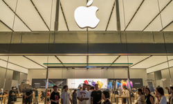 Apple tutkunları, iPhone 15'e ulaşmak için saatlerce sıraya girdi