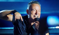 Bruce Springsteen'in mide ülseri nedeniyle konserleri erteledi