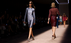 Milano podyumu, Tom Ford'un yeni kreatif direktörü Peter Hawkings'in beklenen debutuyla aydınlandı