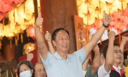 Tayvan'da liderlik seçiminde aday olan Terry Gou, Foxconn yönetiminden ayrıldı