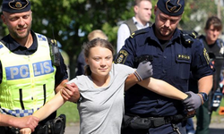 Greta Thunberg, ikinci kez İsveç petrol limanını bloke ettikten sonra suçlandı