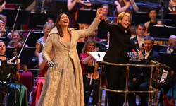 Proms Last Night'un sonu: Bunaltıcı sıcaklık izleyiciyi coşturamadı