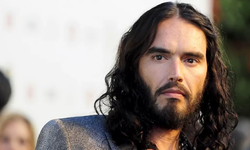 Bir kadından, Russell Brand'in ona cinsel organını gösterdiği iddiası