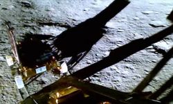 Hindistan'a ait Ay'ın güney kutbuna inen uzay keşif aracı Chandrayaan-3 ile temas kurulamıyor