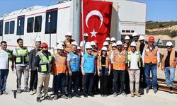 İlk yerli ve milli sürücüsüz metro aracı Gebze-Darıca hattında raylara indirildi