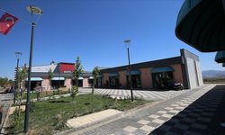 Depremlerden etkilenen İslahiye esnafı yeni iş yerlerinde faaliyet gösteriyor