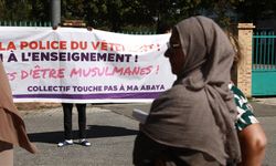Fransa'da 3 sendika, okullardaki abaya yasağını Danıştay'a taşıdı