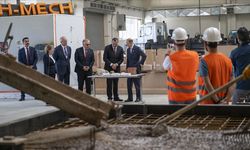 Prens Edward, Türkiye'nin ilk geri dönüştürülebilir konut sistemi projesinin çalışmalarını inceledi