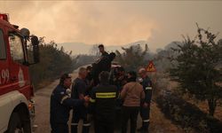 Yunanistan'daki yangınlarda düzensiz göçmenler de çıkış yolu arıyor