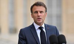 Macron, abaya yasağının kimseyi "etiketlemek" için olmadığını savundu