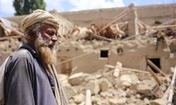 İran, Afganistan'daki deprem bölgesine 10 kurtarma ekibi gönderdi