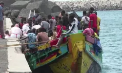 İçinde 280 göçmen bulunan küçük bir tekne, İspanya'nın Kanarya Adaları'na ulaştı