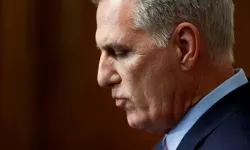 Kevin McCarthy görevden alındı. Neden görevden alındı ve onun yerine kim geçebilir?