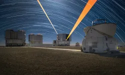 ESO'dan Paranal Gözlemevi'nde gökyüzü izleri