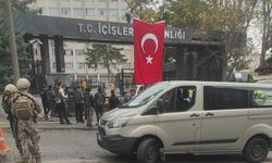 Ankara'da terör saldırısının düzenlendiği yere Türk bayrağı asıldı