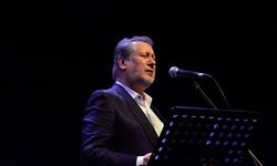 Bursa'da "Sezona Merhaba" konserinde Ahmet Özhan sahne aldı