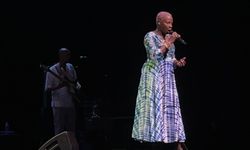 Beninli şarkıcı Angelique Kidjo, Beyoğlu Kültür Yolu Festivali'nde konser verdi