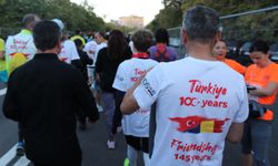 Bükreş'te Türkiye Cumhuriyeti'nin 100. yıl dönümünü kutlamak için Türk koşusu yapıldı