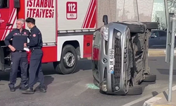 Beşiktaş'ta yol verme tartışması sırasında refüje çarpan otomobil devrildi