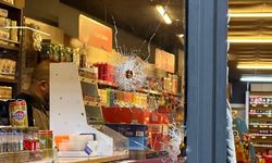 Esenyurt'ta markete ateş eden şüpheliler kaçtı