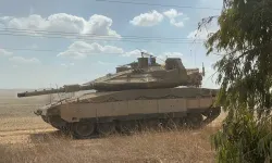 İsrail, Gazze sınırına tank sevkiyatını sürdürüyor