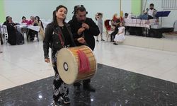 Zurnacı baba ve davulcu kızı düğünlerde davetlileri coşturuyor