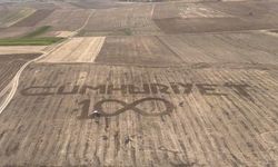 Askeri helikopter, Merzifonlu çiftçinin tarlasına yazdığı "Cumhuriyet" yazısını görüntüledi