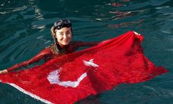 Milli sporcu Şahika Ercümen, Cumhuriyet'in 100. yılı nedeniyle özel dalış gerçekleştirdi