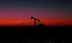 Küresel petrol arzı eylülde günlük 270 bin varil arttı