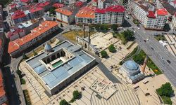 Sivas'ta kent meydanı dron ile görüntülendi