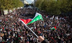 Paris'te toplanan göstericiler, İsrail-Filistin çatışmasının son bulmasını istedi