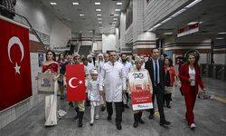 Cumhuriyet dönemi sağlıkçı kıyafetlerini giyen sağlık çalışanları, Ankara'da yürüyüş düzenledi