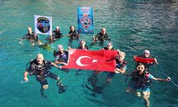 Alanya'da gaziler Cumhuriyet'in 100. yılı için dalış yaptı