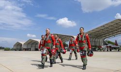 Türk Yıldızları TEKNOFEST İzmir'de gökyüzüne imzasını attı