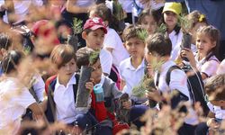 Ankaralı öğrenciler Cumhuriyet'in 100. yılında binlerce fidan dikti