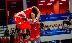 Dünya Şampiyonu milli güreşçimiz Nesrin Baş: Türk kadınının gücünü gösterdiğim için mutluyum