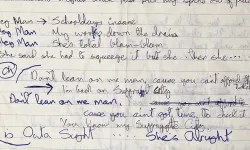 Bowie'nin el yazısıyla yazdığı şarkı sözleri açık artırmada 100.000 £ karşılığında satılabilir