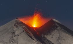İtalya'da Etna Yanardağı bir kez daha kül ve lav püskürttü