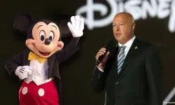 Disney CEO Bob Iger, Chapek'in liderliğini eleştirerek 2026'da ayrılacağını duyurdu