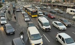 İstanbul'da ara tatilin ardından okulların açılmasıyla trafik yoğunluğu oluştu